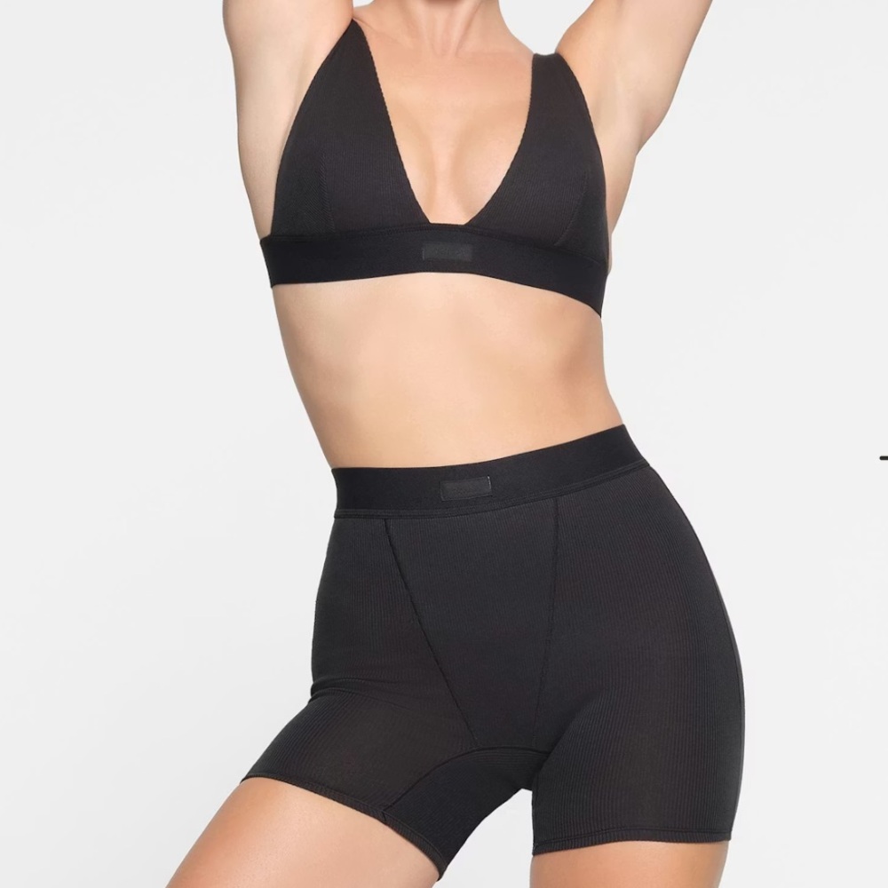 Skims Cotton Rib Boxer Short - Picture 3 of 3